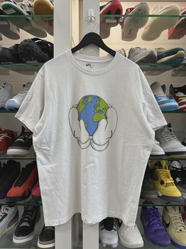 Uniqlo Kaws tee • Pre-Owned [9815] - photo 1
