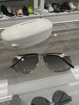 YSL Saint Laurent Relaxed Sunglasses • Pre-Owned [2693] - view 3