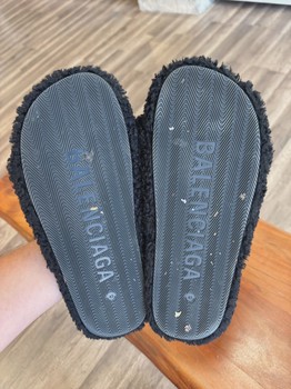 Balenciaga Furry Slides • Pre-Owned [9145] - view 2