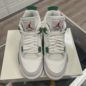 Air Jordan 4 Retro SB Pine Green • Pre-Owned [2504] - view 6