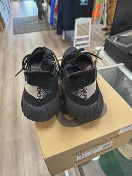 adidas Yeezy Boost 350 V2 Core Black White • Pre-Owned [4315] - view 4
