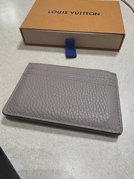 Louis Vuitton Beige  Card Holder • Pre-Owned [3630] - view 3