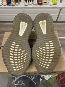 adidas Yeezy Boost 350 V2 Beluga 2.0 • Pre-Owned [7126] - view 3