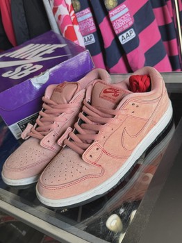 Nike SB Dunk Low Pink Pig • Pre-Owned [2966] - view 3