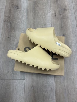 adidas Yeezy Slide Desert Sand • Pre-Owned - view 2