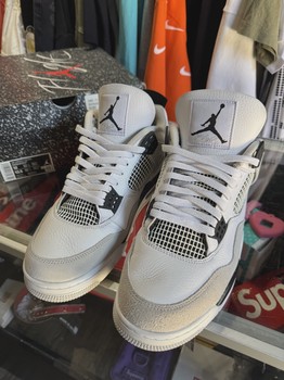 Air Jordan 4 Retro Military Black • Pre-Owned [4943] - view 2