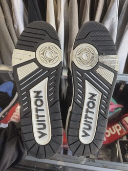 Louis Vuitton Black and White Trainer • Pre-Owned [1442] - view 4