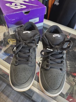 Nike SB Dunk Low Pro Black Gum • Pre-Owned [8747] - view 2