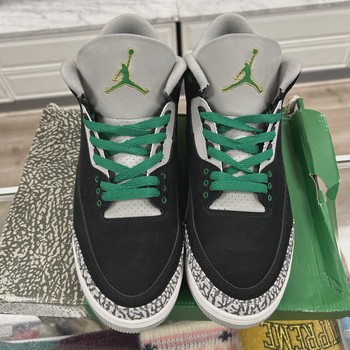 Air Jordan 3 Retro Pine Green • Pre-Owned [1978] - view 6