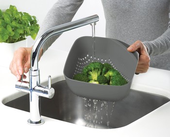 JOSEPH JOSEPH SQUARE COLANDER - GREY
