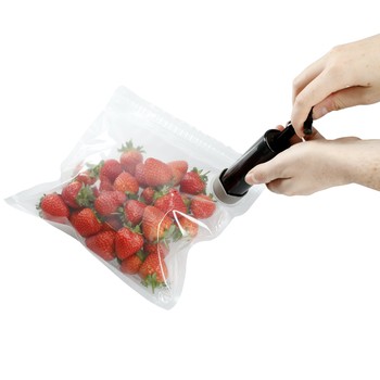 VACUUM PUMP AND RESUSABLE FOOD BAGS - PACK OF 4