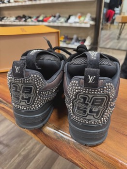 Louis Vuitton Skate Sneaker Studded 8LV • Pre-Owned [9076] - view 3