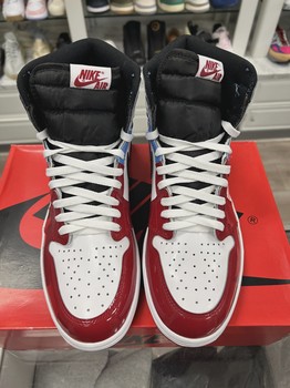 Air Jordan 1 Retro High Fearless UNC Chicago • Pre-Owned [1335] - photo 6