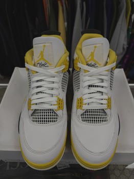 Air Jordan 4 Retro Vivid Sulfur (Women's) • Pre-Owned [0306] - view 4