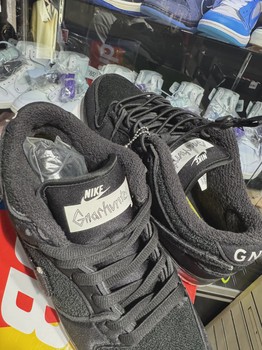 Nike SB Dunk Low Gnarhunters • Pre-Owned [9169] - view 3
