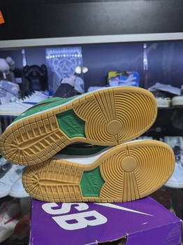 Nike SB Dunk Low Pro St. Patrick's Day (2022) • Pre-Owned [7895] - view 2