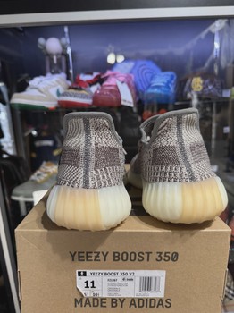 adidas Yeezy Boost 350 V2 Zyon • Pre-Owned [1082] - view 2