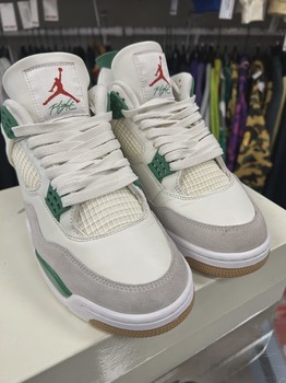 Air Jordan 4 Retro SB Pine Green • Pre-Owned [3906] - view 4