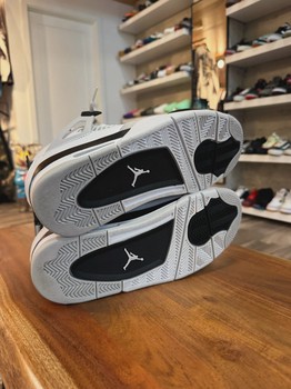 Air Jordan 4 Retro Military Black • Pre-Owned [8363] - view 3