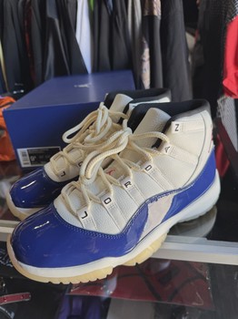 Air Jordan 11 Retro Rare Air • Pre-Owned [9797] - view 3