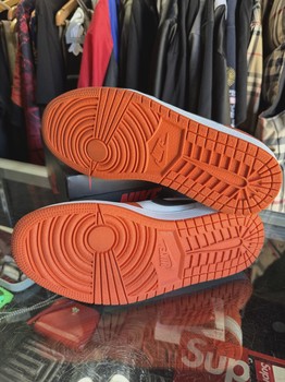 Jordan 1 Low Starfish • Pre-Owned [9616] - view 3