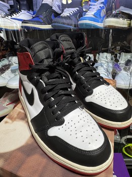 Jordan 1 Retro High OG Black Toe Reimagined • Pre-Owned [8807] - view 2