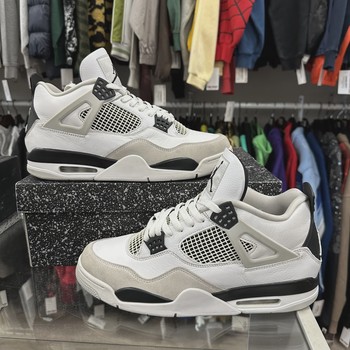 Air Jordan 4 Retro Military Black • Pre-Owned [3694] - view 2