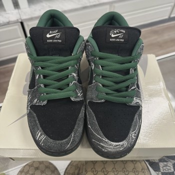 Nike SB Dunk Low There Skateboards • Pre-Owned [7915] - view 3
