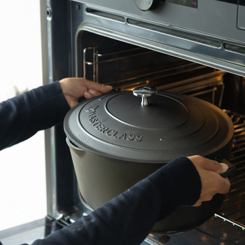 MASTERCLASS NON STICK OVAL CASSEROLE - 30CM/6 LITRE - MATT BLACK”