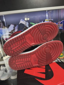 Air Jordan 1 Retro High Original Patent Black Red • Pre-Owned [4525] - view 2