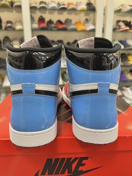 Air Jordan 1 Retro High Fearless UNC Chicago • Pre-Owned [1335] - photo 4
