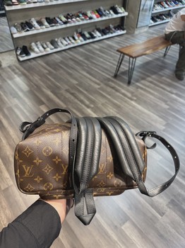 Louis Vuitton Backpack • Pre-Owned [9869] - view 4