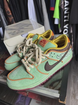 Nike SB Dunk Low Rodeo Tourmaline • Pre-Owned [3132] - view 2