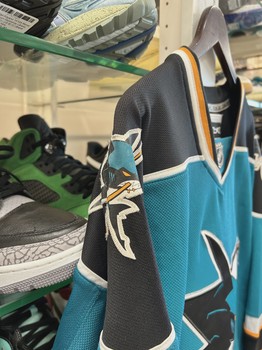 SAn Jose Sharks Reebok Hockey Jersey • Pre-Owned [4448] - view 4