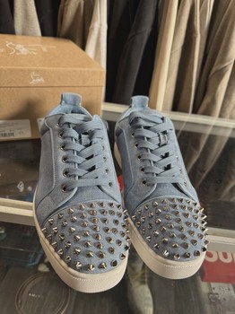 Christian Louboutin Sneaker • Pre-Owned [9873] - view 3