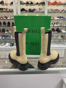 Bottega Veneta Lug Sole Leather Chelsea Boots • Brand New [6763] - view 4