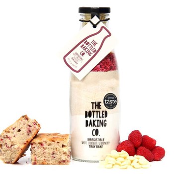 BOTTLED BAKING CO IRRESISTABLE WHITE CHOCOLATE & RASPBERRY TRAYBAKE MIX