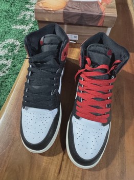 Air Jordan 1 Retro High Original Black Toe Reimagined (Grade School) • Pre-Owned [8433] - view 2