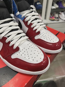 Air Jordan 1 Retro High Fearless UNC Chicago • Pre-Owned [1335] - photo 5
