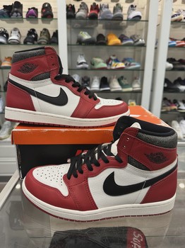 Air Jordan 1 Retro High Original Chicago Lost and Found (Size 8.5) • Pre-Owned [7928] - view 8