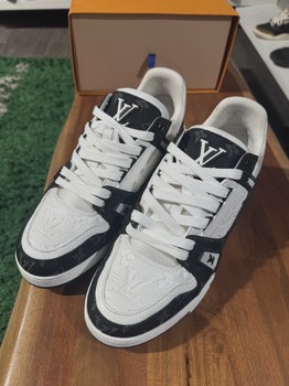 Louis Vuitton Black and White Trainers (9LV) • Pre-Owned [3478] - view 2