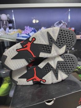 Air Jordan 6 Retro Black Infrared (2019) • Pre-Owned [2533] - view 2