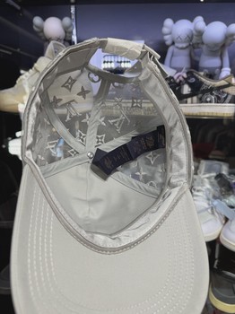 Louis Vuitton lovers Hat • Pre-Owned [5270] - view 4