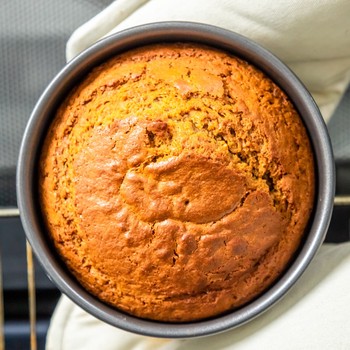MASTERCLASS NON STICK ROUND CAKE TIN - 18CM / 7"
