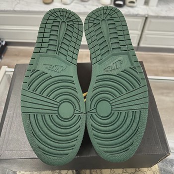 Jordan 1 Low Green Toe • Pre-Owned [6500] - view 9