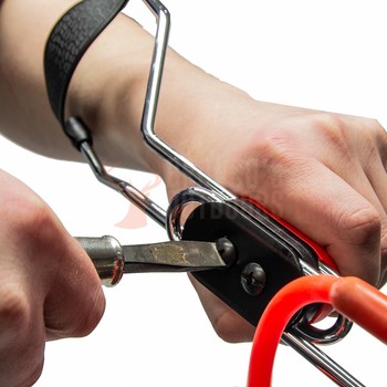 Man Kung Deluxe Slingshot with Wrist Support