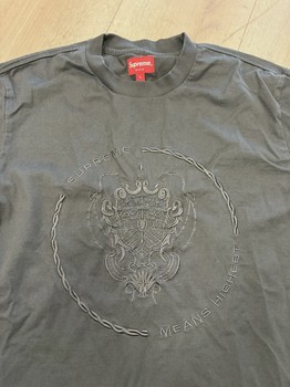 Supreme Crest L/S (Long Sleeve) Top in Black • Pre-Owned [7441] - view 3