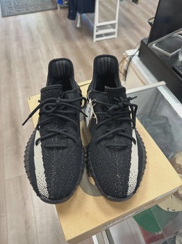 adidas Yeezy Boost 350 V2 Core Black White • Pre-Owned [4315] - view 3