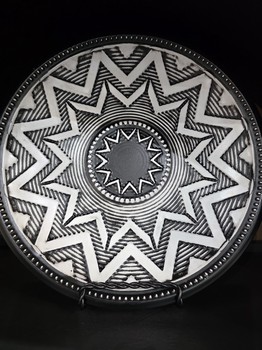 Metal Black and White Circular Wall Decor
