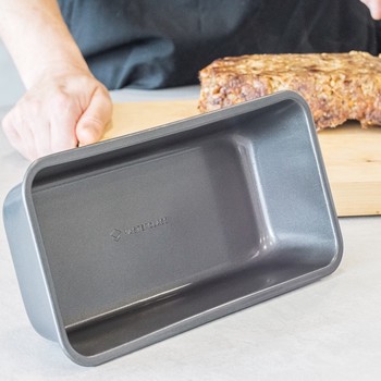 MASTERCLASS NON STICK SEAMLESS LOAF TIN - 3LB / 1.35 KGS